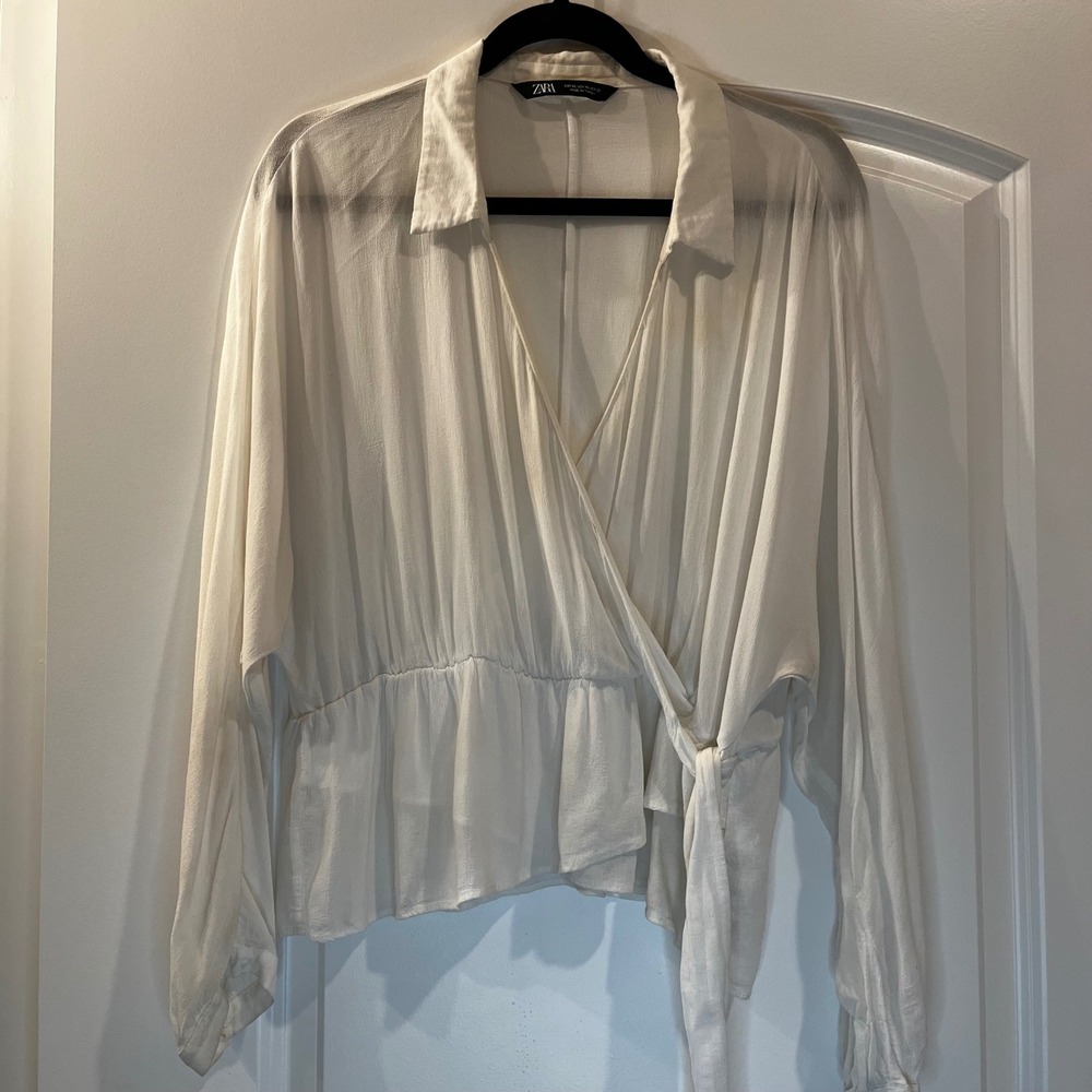 Zara White Textured Wrap Blouse Long Sleeve V-Neck Peplum Top 
XL